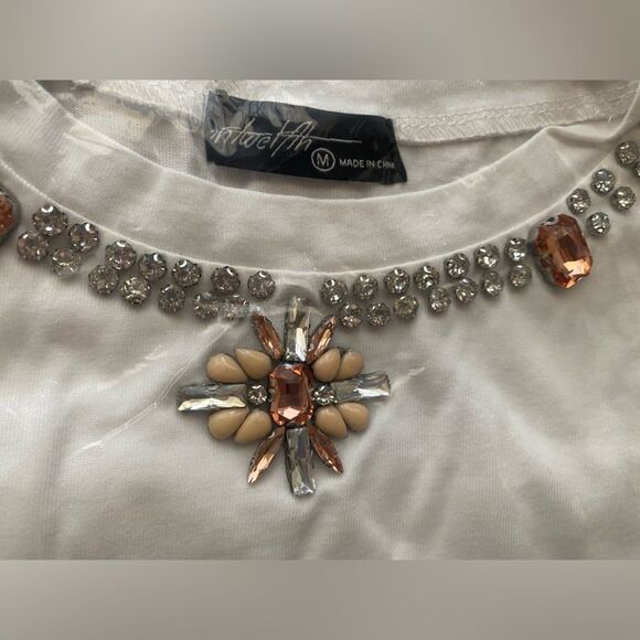 On Twelfth White t shirt with stones on the neck New - Picture 5 of 8